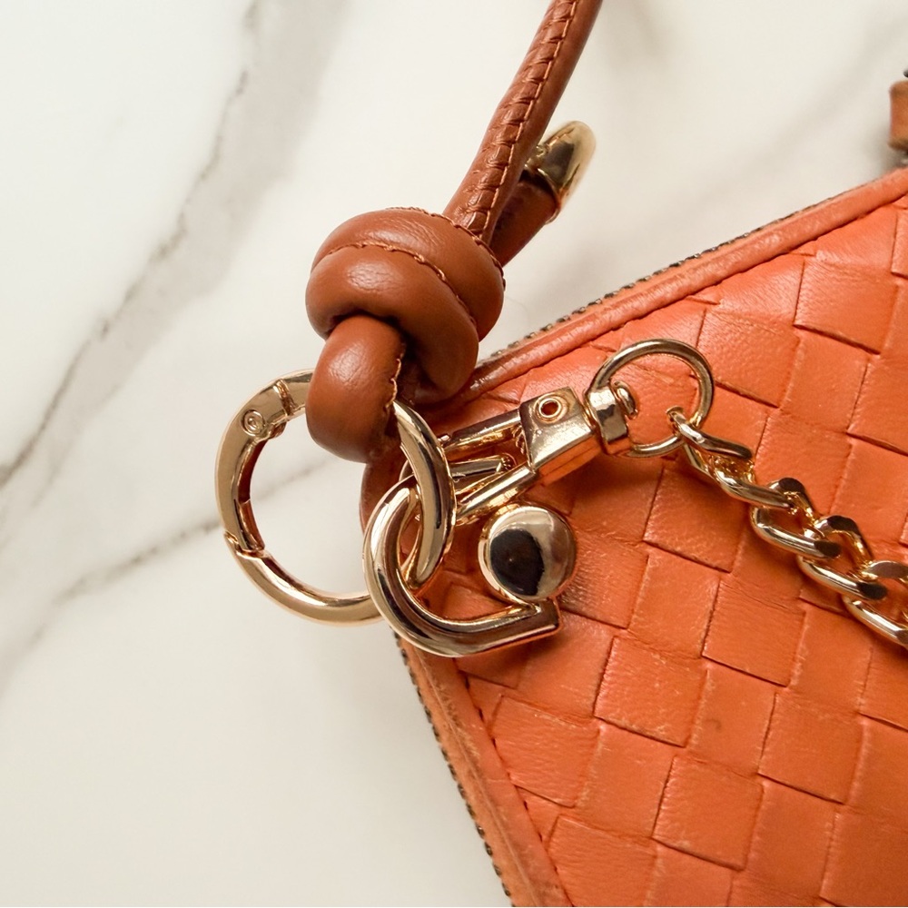 Authentic BOTTEGA VENATA zipper wallet on chain - Picture 5 of 13